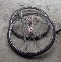 Foto 3 Roda Gerobak Becak Biasa Ring 28 - Ban Swallow As 50cm