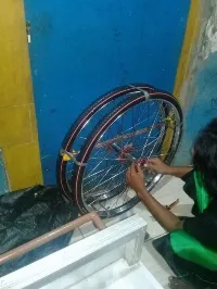 Foto 1 Roda Gerobak Becak Biasa Ring 28 - Ban Swallow As 50cm