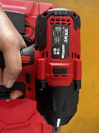 Foto 4 Dekwe Dk2348 Impact Wrench Cordless brushless 650NM 2 Baterai