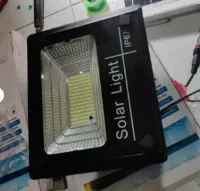 Foto 2 lampu panel surya super100Xbright lampu sorot outdoor lP67waterproof