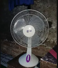 Foto 4 Kipas Angin Meja TD Desk Fan 12 Inch Putar Otomatis 180 Derajat Angin Kencang Hemat Listrik SNI