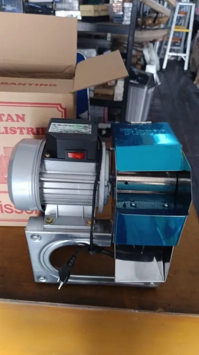 Mesin Parut Parutan Kelapa-Singkong Listrik Corong Stainless — Furniture & Rumah Tangga Samarinda