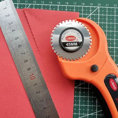Roller Pemotong Perforasi Kertas Karcis Putus-Putus 45mm untuk Packaging Craft — garis putus-putus — Hand Tools Samarinda